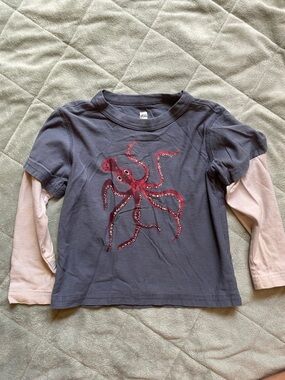 Tea Collection Gray-blue Octopus Graphic T- long sleeved